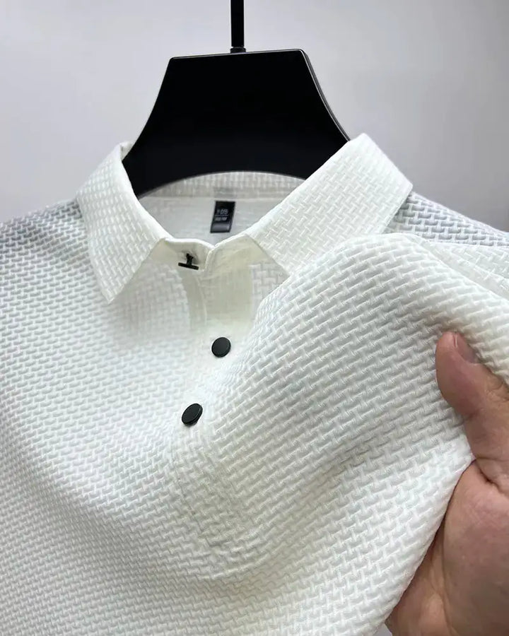 Klassisches Herren Polo-Shirt mit kurzen Ärmeln, ideal für einen gepflegten und stilvollen Look.