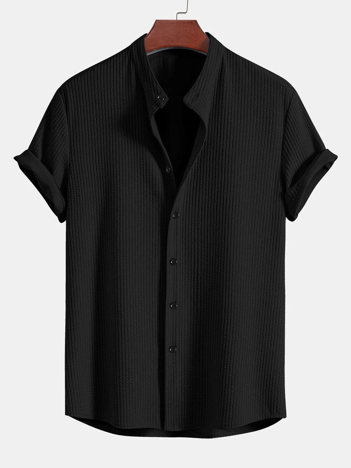 Modernes Herren Stehkragen Polo Shirt, perfekt für stilvolle Sommeroutfits & Business Casual Mode.