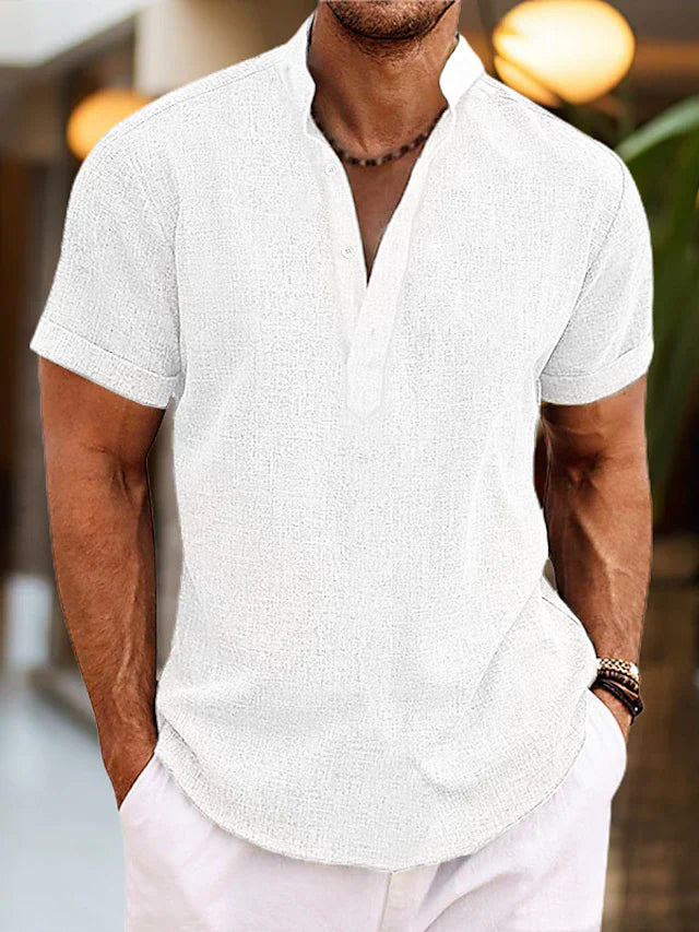 Elegantes Herren Poloshirt mit V-Ausschnitt. Ideal für Business, Büro & einen stilvollen Freizeit-Look.