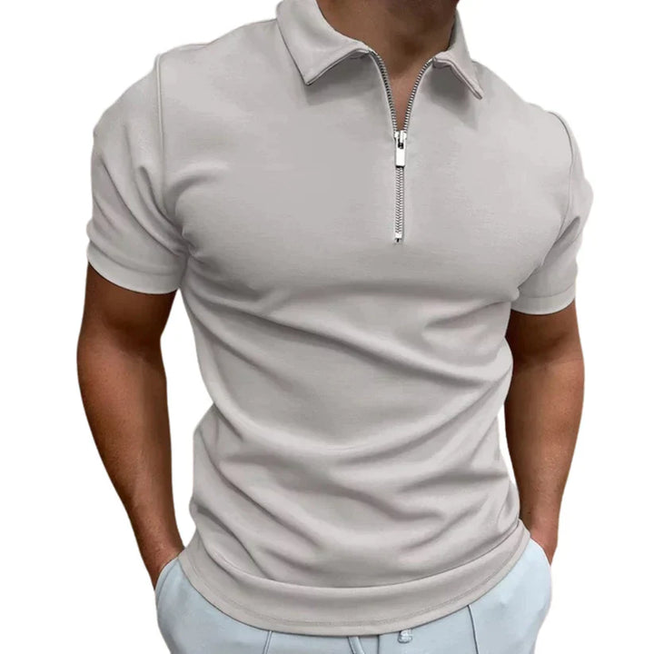 Vielseitiges Herren Poloshirt mit Reißverschluss. Bequeme Freizeitkleidung, elegant für Sommer-Looks.