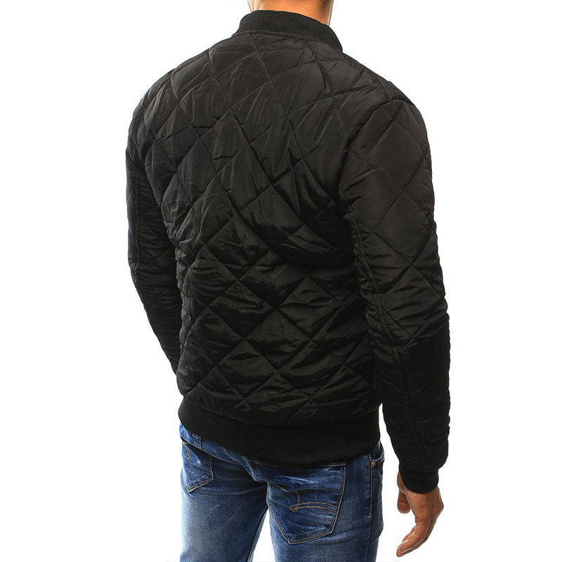 Trendige Herrenjacke für den Übergang, stilvoll & funktional. Perfekt für die moderne Herrengarderobe.