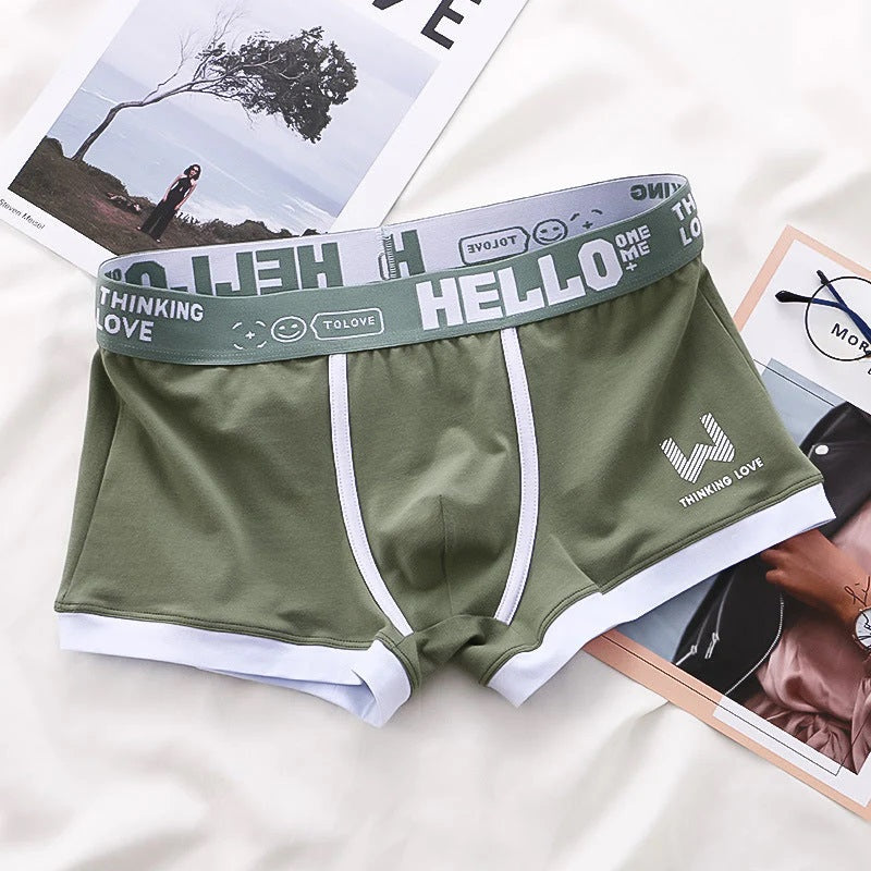 Mann trägt moderne graue Herren Boxershorts, bequeme Unterwäsche, ideal für tägliche Kleidung.