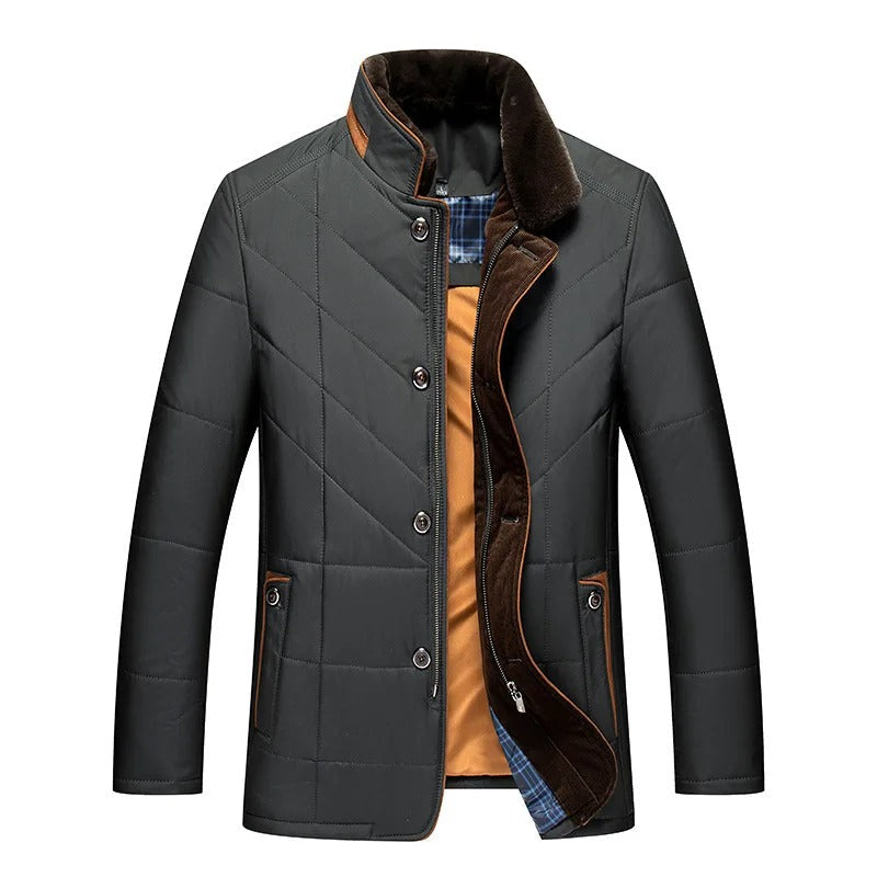 Detailansicht der gesteppten Herren Winterjacke, warm, modisch & perfekt für Freizeit.
