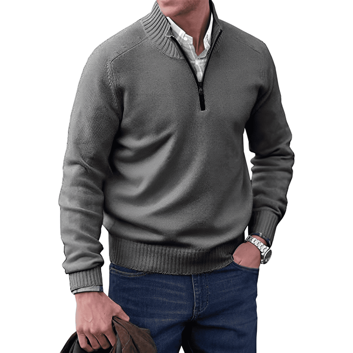 Hochwertiger Herrenpullover mit Reißverschluss, marineblau, essentiell für den eleganten Herbst-Winter-Look.