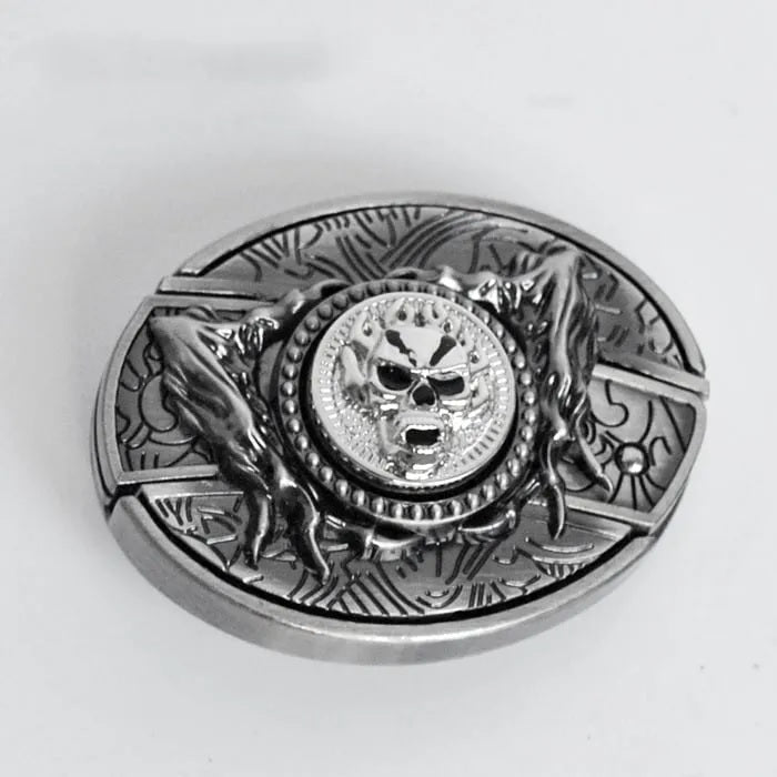 Statement-Gürtel für Herren: Punk-Design mit auffälliger Vintage-Metallschnalle.