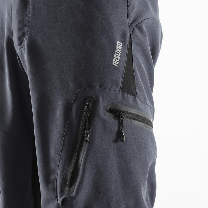 Outdoor-Shorts für Herren, vielseitig als Radhose nutzbar. Mit Fokus auf Komfort & Funktion.