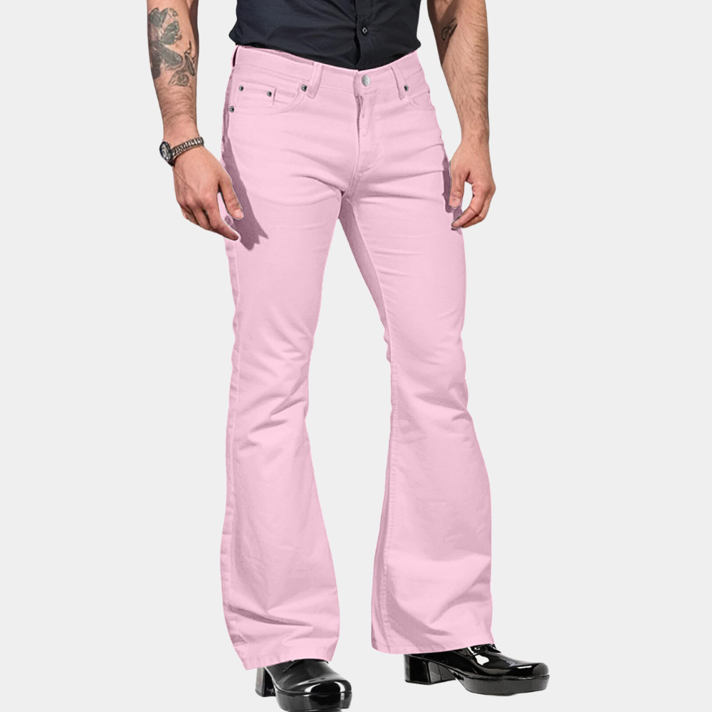 Nahaufnahme der Herren Retro Flared Hose. Komfortable Freizeithose für Frühling und Herbst im angesagten Vintage-Look.