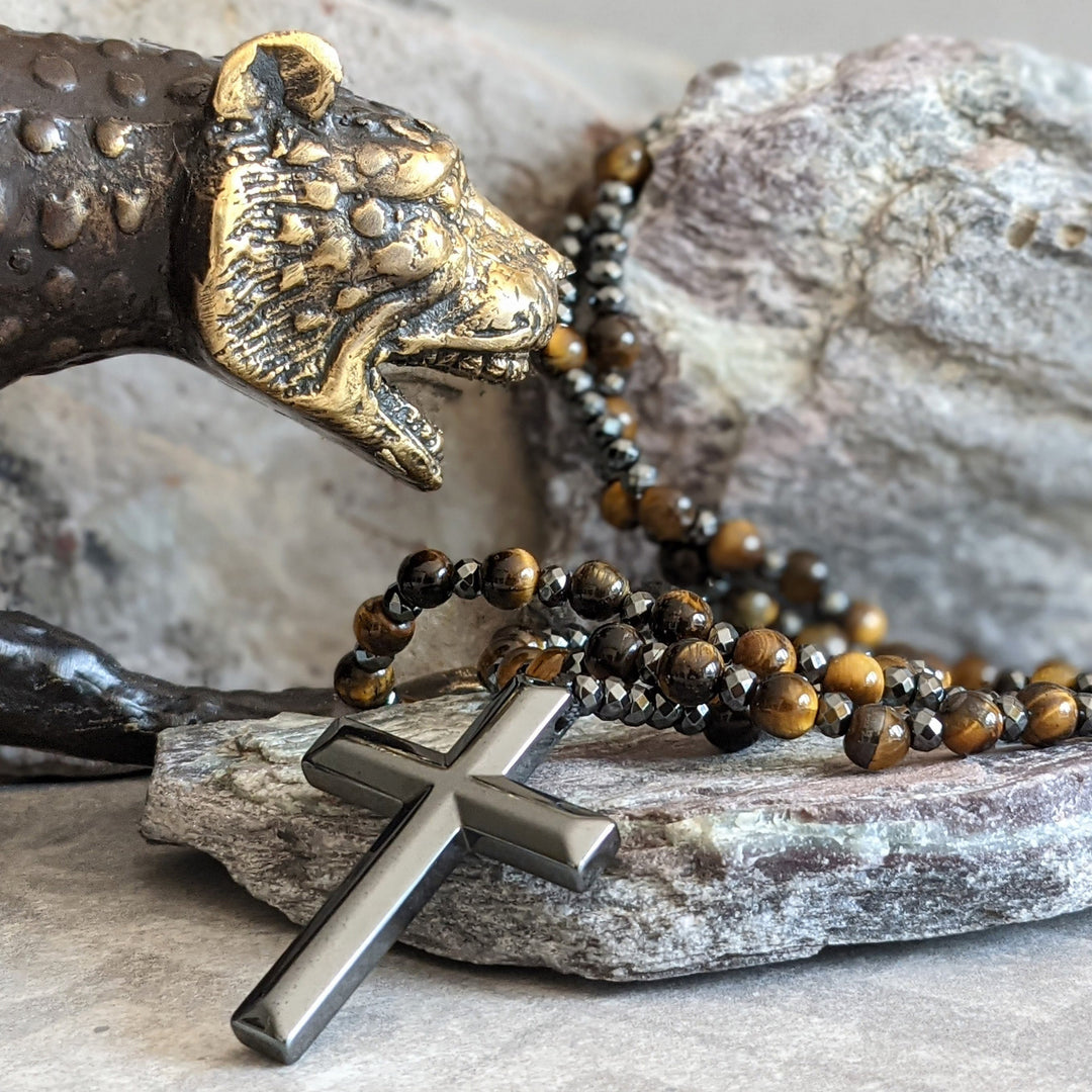 Herren Rosenkranz Halskette mit farbigen Edelsteinen & Kreuz-Anhänger; eleganter Männerschmuck.