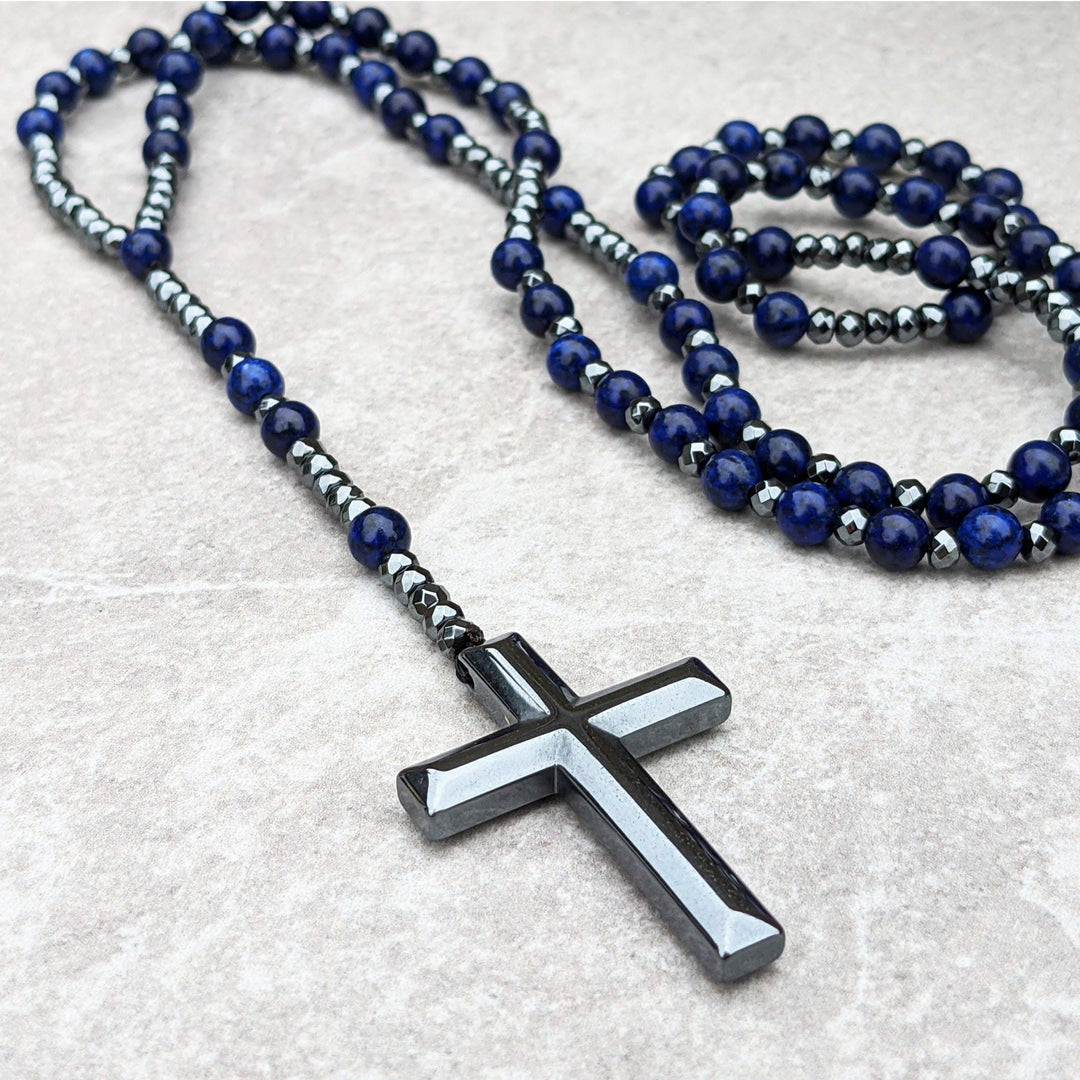 Einzigartige Herren Halskette: Rosenkranz mit Edelsteinen & stilvollem Kreuz-Anhänger.