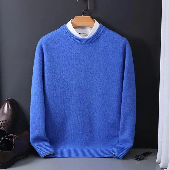 Hochwertiger Herren Rundhals-Strickpullover Aidan. Komfortabler Langarm-Pullover in Rot, ideal für Freizeit.