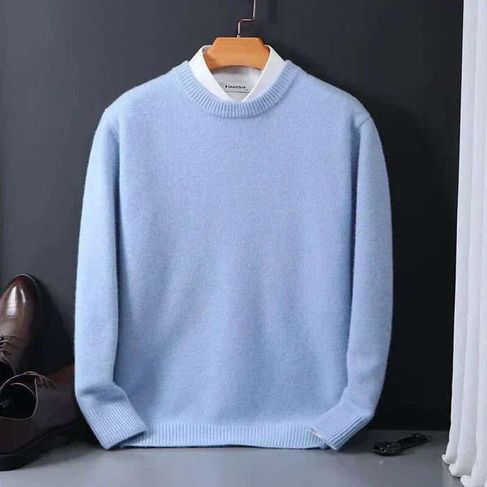 Vielseitiger Herren Rundhals-Pullover Aidan. Langarm-Strickpullover in Schwarz, Rot und Dunkelblau.