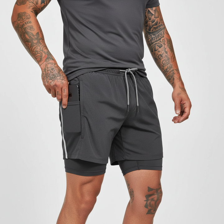 Gefaltete RunVibeX Herren Running Shorts, doppellagig, präsentieren hochwertige Activewear für Sport.