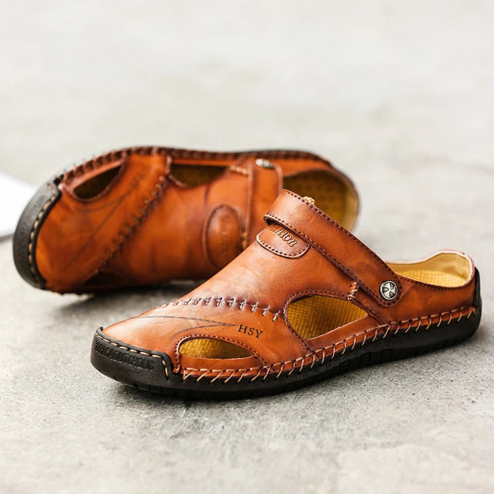 Moderne Herren Sandale Jake mit geschlossener Zehenpartie. Atmungsaktiv, komfortabel, robust für Outdoor-Erlebnisse.