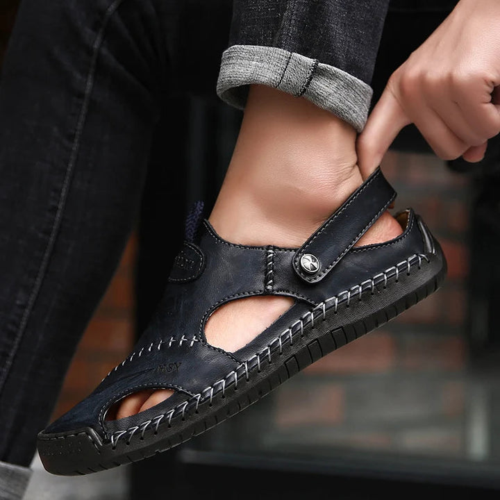 Robuste Herren Sandale Jake mit geschlossener Zehenpartie schützt Zehen. Ideal für Outdoor, Strand & Spaziergänge.