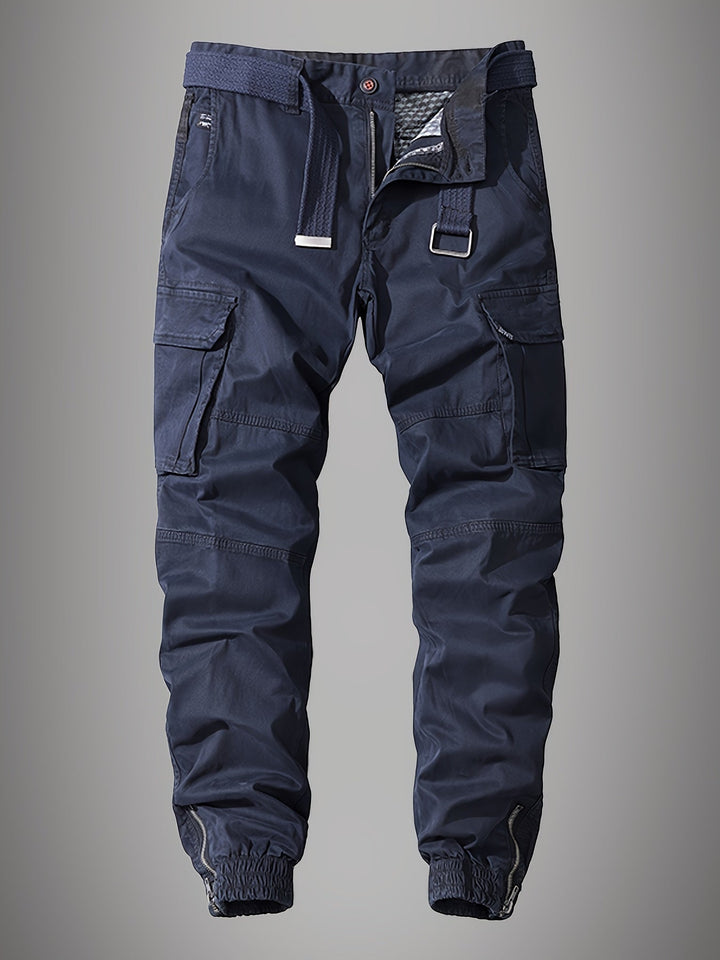 Herren Cargohose im Utility-Stil, schmal geschnitten, vielseitig kombinierbar. Ideale Alltagshose für Männer.