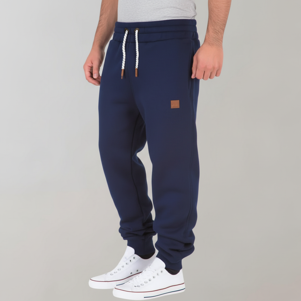 Moderner Herren Jogger, schlank geschnitten für ultimativen Komfort und stilvollen Athleisure-Look.