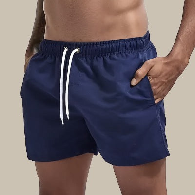 Komfortable Herren Sommer Shorts, vielseitig als Badeshorts oder lässige Strandhose.