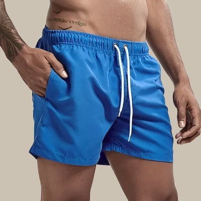 Herren Badeshorts mit elastischem Bund & praktischen Taschen, schnelltrocknend für den Strand.