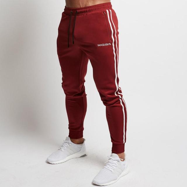 Hochwertige Herren Slim Fit Jogginghose, ideal für ein sportliches und modisches Outfit.