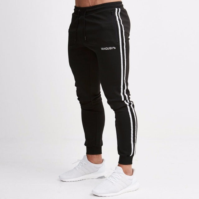 Rückansicht der elastischen Herren Freizeithose, Slim Fit, für maximalen Komfort im Alltag.