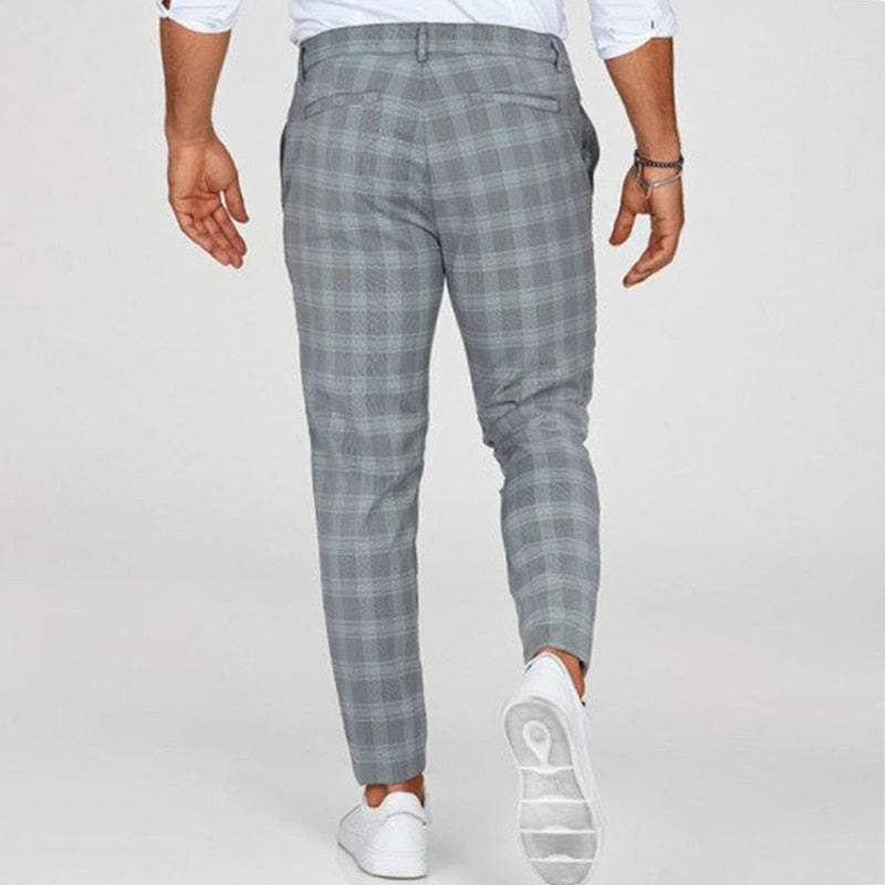 Vielseitige Slim Fit Karohose für Männer. Karierte Hose, modern und bequem, ideal für Freizeit und Büro.