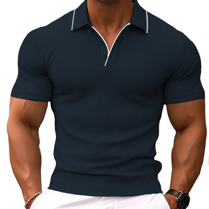 Modernes Herren Slim Fit Poloshirt, kurzarm. Mit eleganter Knopfleiste, ideal für den stilvollen Freizeit-Look.