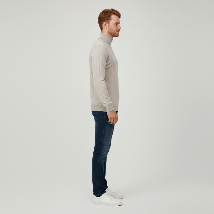 Klassischer grauer Slim-Fit Rollkragenpullover für Herren. Modisch, warm und langarm.