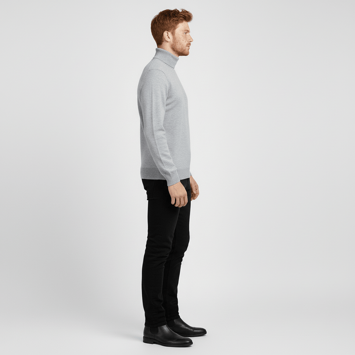 Beiger Herrenpullover mit Rollkragen, Slim Fit. Bequem, atmungsaktiv und vielseitig kombinierbar.