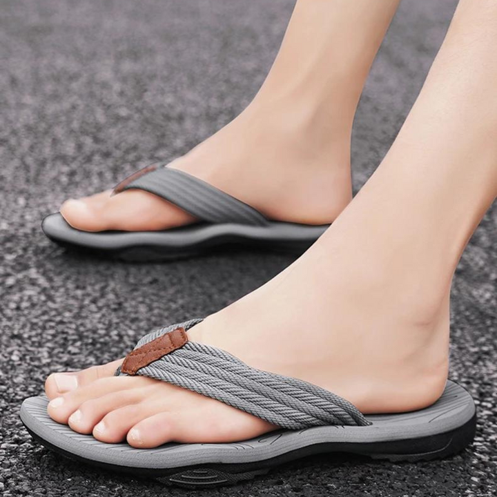 Ganzjahres Herren Slipper: leicht, bequem und unterstützend – der ideale Freizeitschuh für Männer.