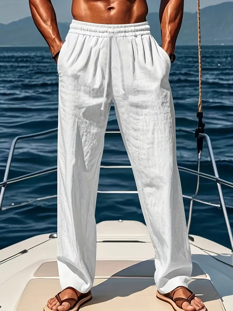 Nahaufnahme der bequemen Herren Smart-Casual Hose Luke mit Kordelzug, ideal für warme Tage. Lockerer Stoff.