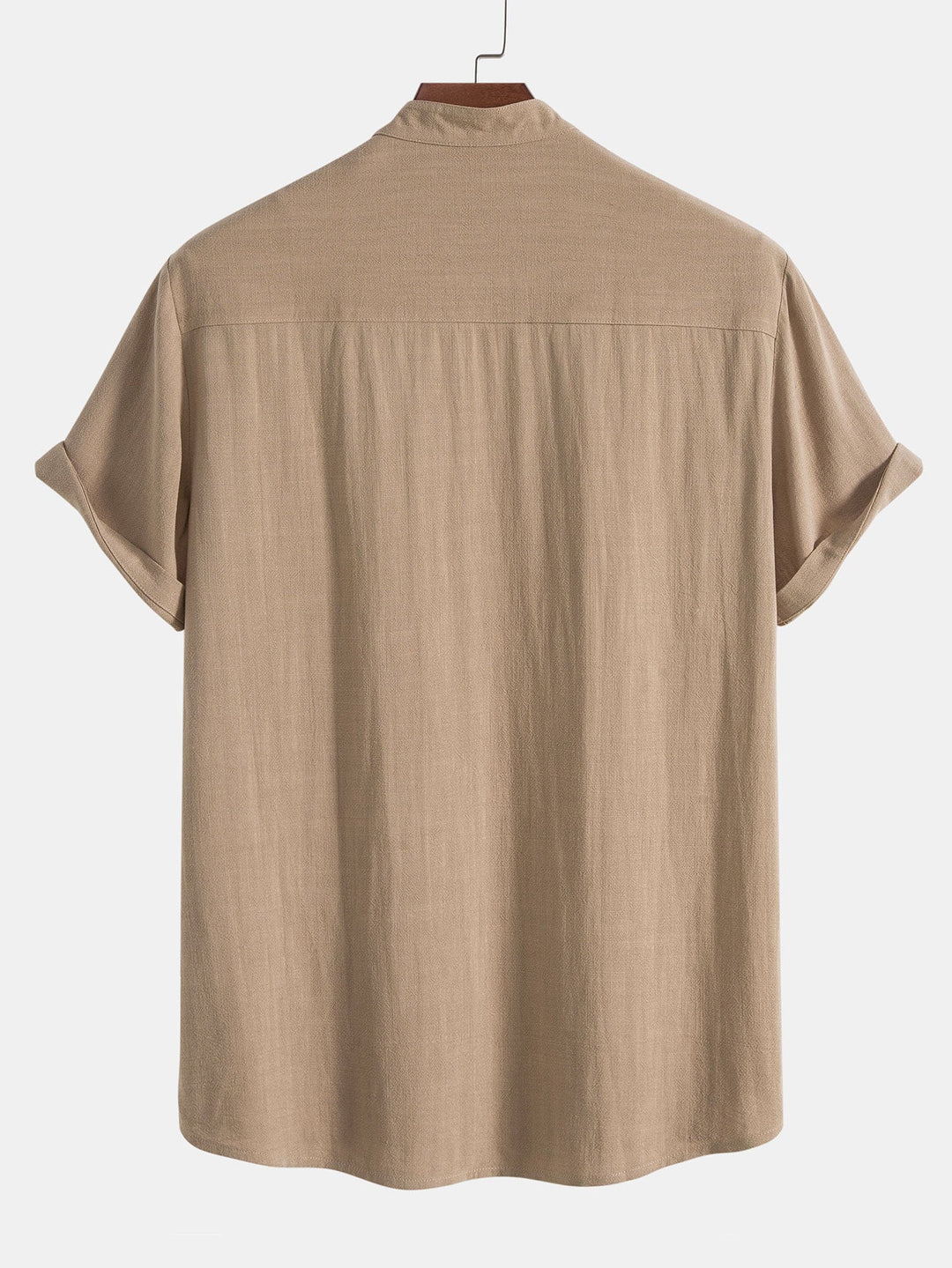 Detailaufnahme: Elegantes Herren Kurzarm Hemd & Hose Set, hochwertige Freizeitmode für Sommer.