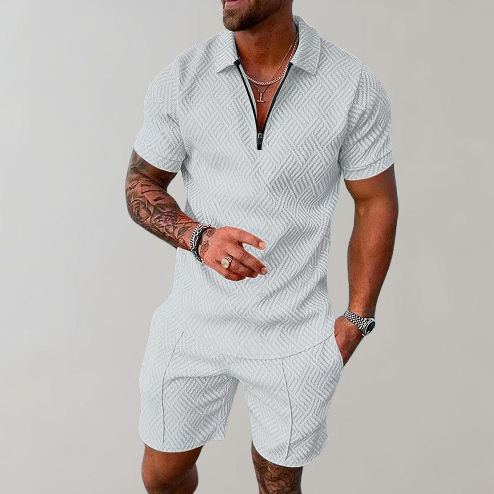 Trendiges Herren Sommer Set mit Polohemd und Shorts. Bequem und modisch für Outdoor-Aktivitäten und entspannte Tage.