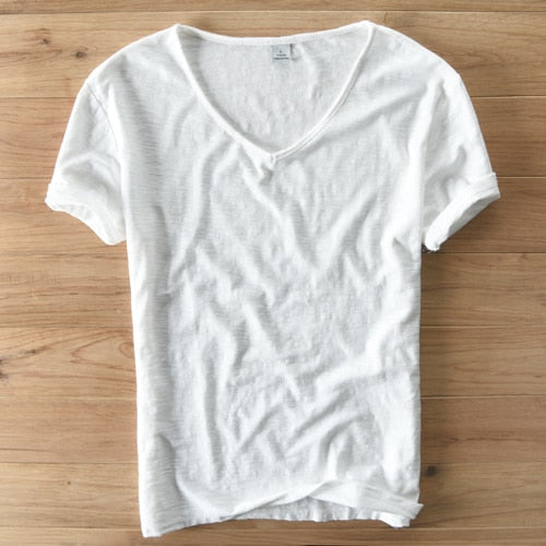 Stilvolles Herren Sommer T-Shirt in Kurzarm-Optik, V-Ausschnitt. Modernes Oberteil für Freizeit.