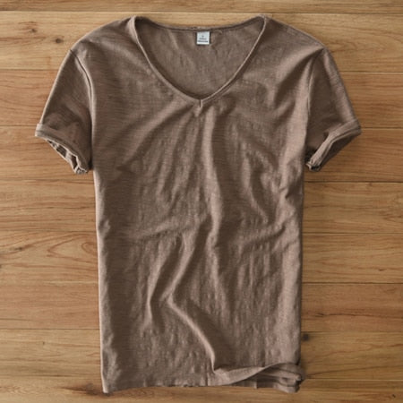 Vielseitiges Herren Sommer T-Shirt, atmungsaktiv & bequem. Kurzarm-Design mit V-Ausschnitt für jede Freizeit.
