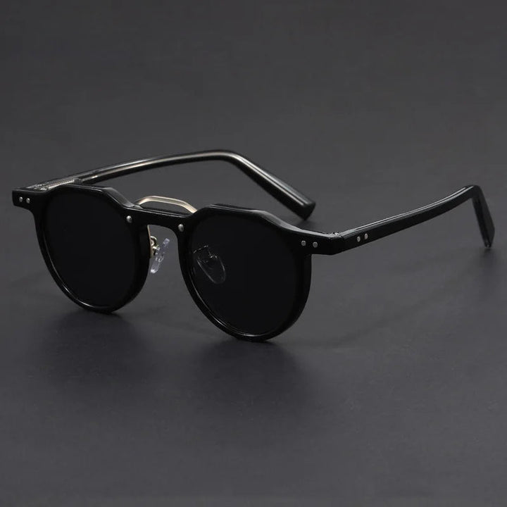 Hochwertige elegante Herren Sonnenbrille. Zeitloses Design & effektiver UV-Sonnenschutz.