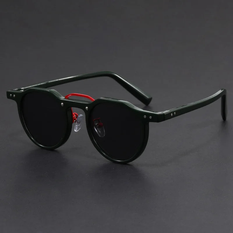 Detailaufnahme: Leichte Herren Sonnenbrille mit elegantem Gestell & UV-Schutz-Gläsern.