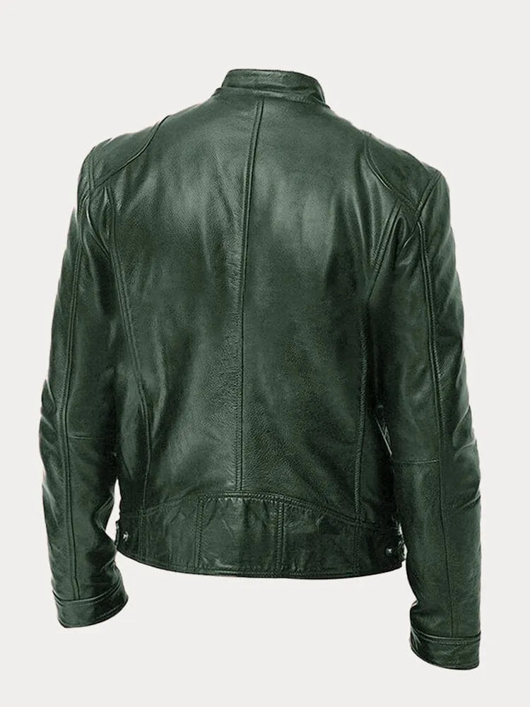 Mann trägt elegante Robustjacke, stilvoll kombiniert für ein modernes Herbst/Frühling Outfit. Männerstyle.