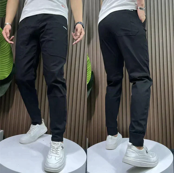 Stilvolle Herren Cargo Hose mit Stretch-Komfort. Moderne Freizeithose für Männer, ideal für Outdoor & Alltag.