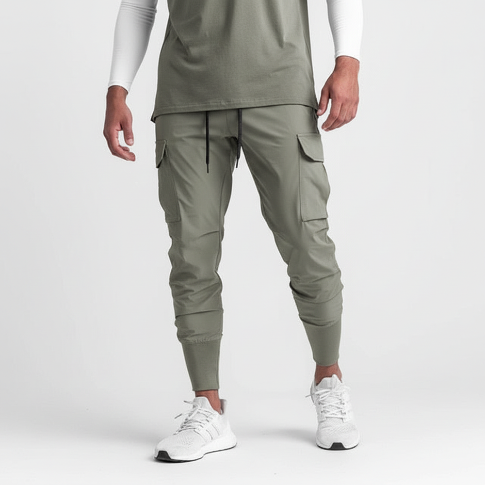 Bequeme Herren Joggerhose "Francis" aus Stretchstoff mit praktischen Taschen.