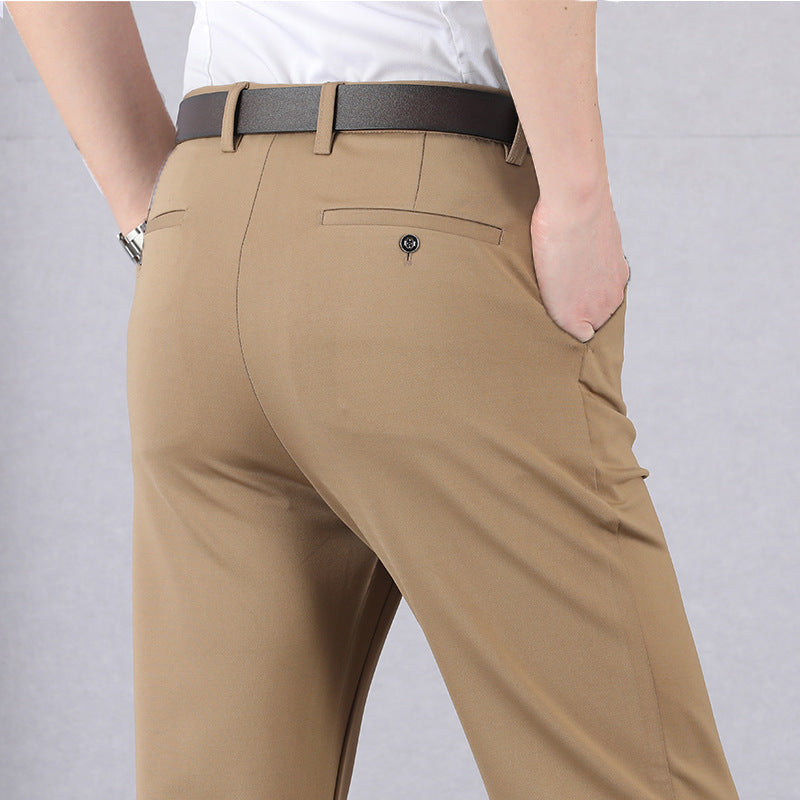 Modische Slim Fit Stretchhose für Herren. Die elegante Alltagshose Alex bietet Komfort für Business & Freizeit.