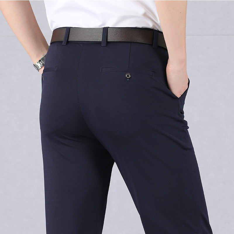 Bequeme Herren Stretchhose Alex in Slim Fit. Ganzjährig tragbar, ideal als Business- oder elegante Freizeithose.