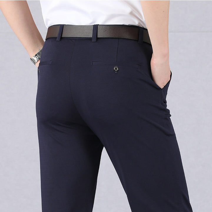 Bequeme Herren Stretchhose Alex in Slim Fit. Ganzjährig tragbar, ideal als Business- oder elegante Freizeithose.