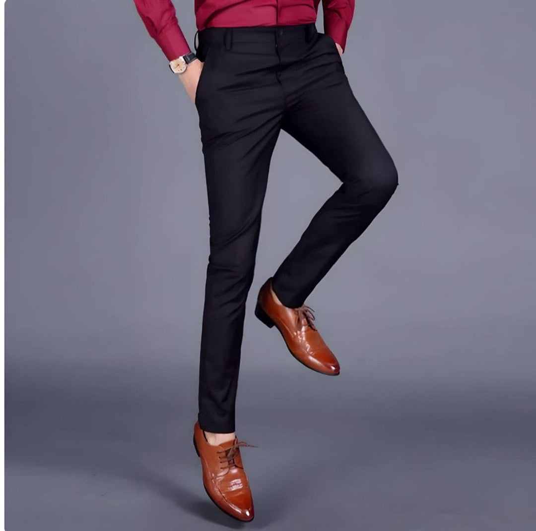 Elegante Herren Stretchhose Alex im Slim Fit Design. Modische Alltagshose für Business & entspannte Freizeit.