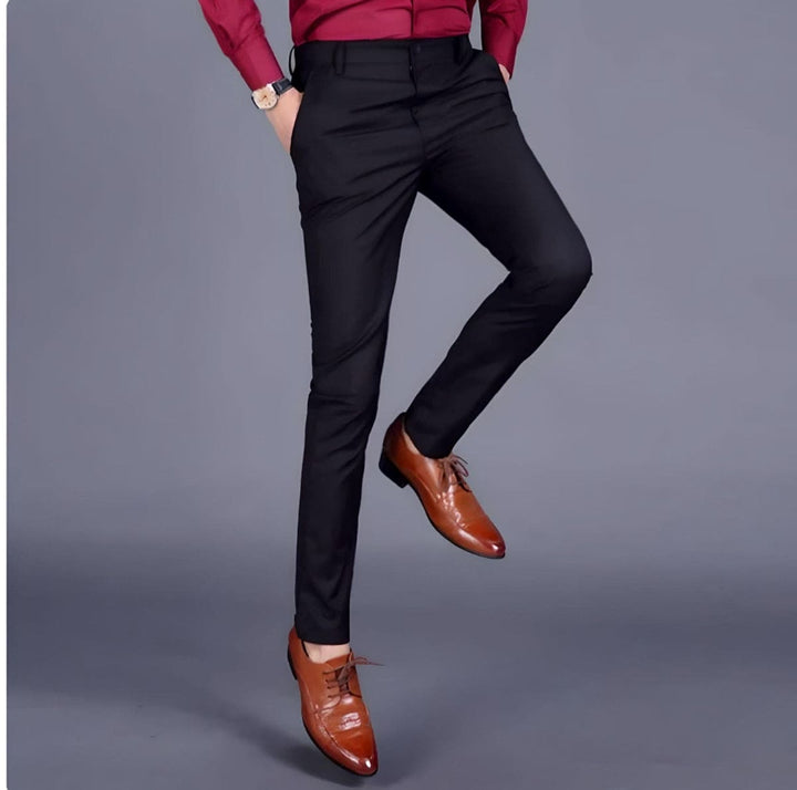 Elegante Herren Stretchhose Alex im Slim Fit Design. Modische Alltagshose für Business & entspannte Freizeit.