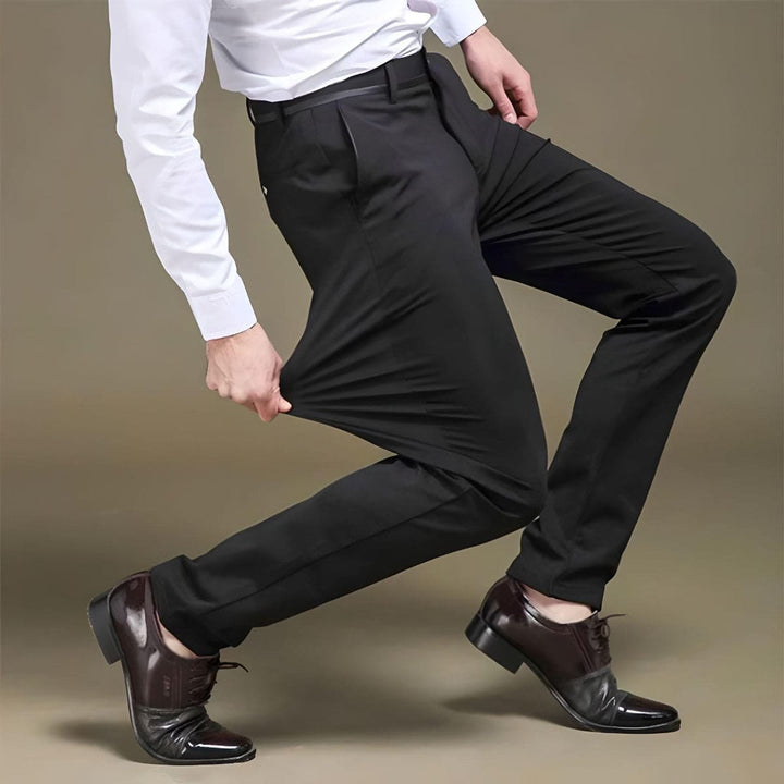 Moderne Herrenhose Alex: Slim Fit Stretchhose für elegante Business-Outfits oder stilvolle Freizeit-Looks.