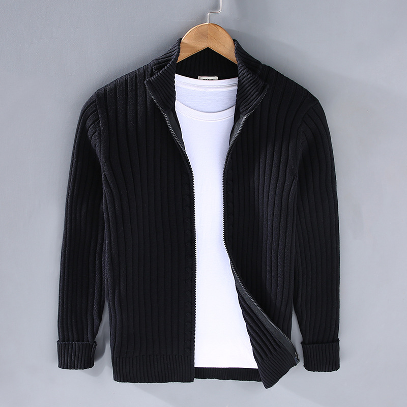 Herren Strickjacke für Eleganz & Komfort. Weicher Cardigan, ideal für stilvolle Casual Jacke und moderne Herrenmode.