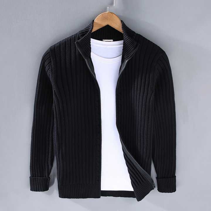 Herren Strickjacke für Eleganz & Komfort. Weicher Cardigan, ideal für stilvolle Casual Jacke und moderne Herrenmode.