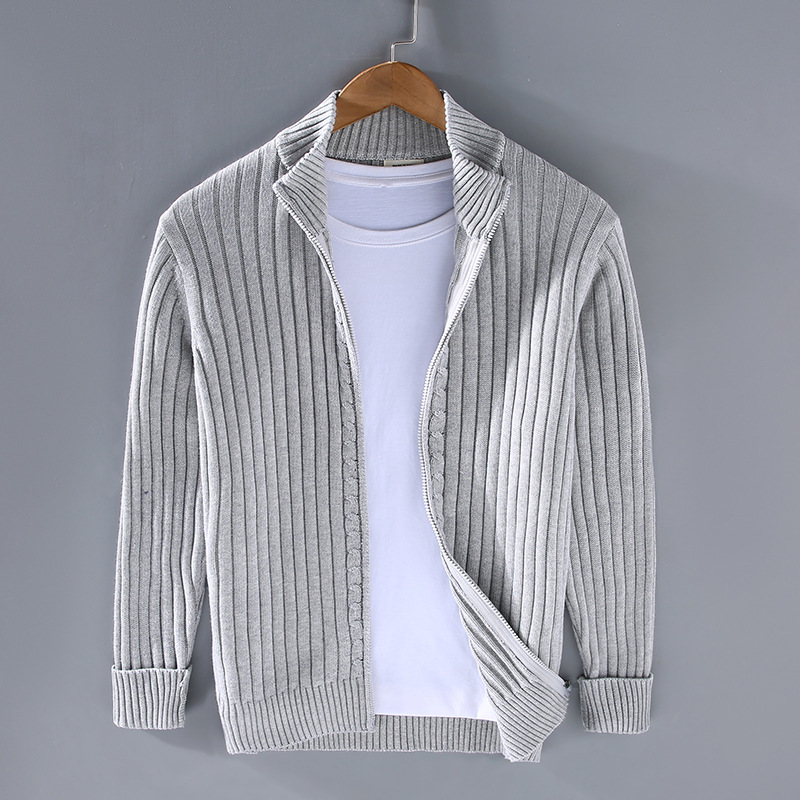 Bequeme Herren Strickjacke, perfekt als Freizeitmode. Moderner Cardigan für stilvolle Oberbekleidung & Alltag.