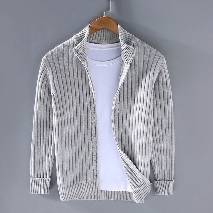 Bequeme Herren Strickjacke, perfekt als Freizeitmode. Moderner Cardigan für stilvolle Oberbekleidung & Alltag.