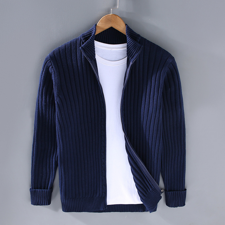Hochwertige Herren Strickjacke für den Alltag. Dieser bequeme Cardigan ist die ideale Casual Jacke & Herrenmode.